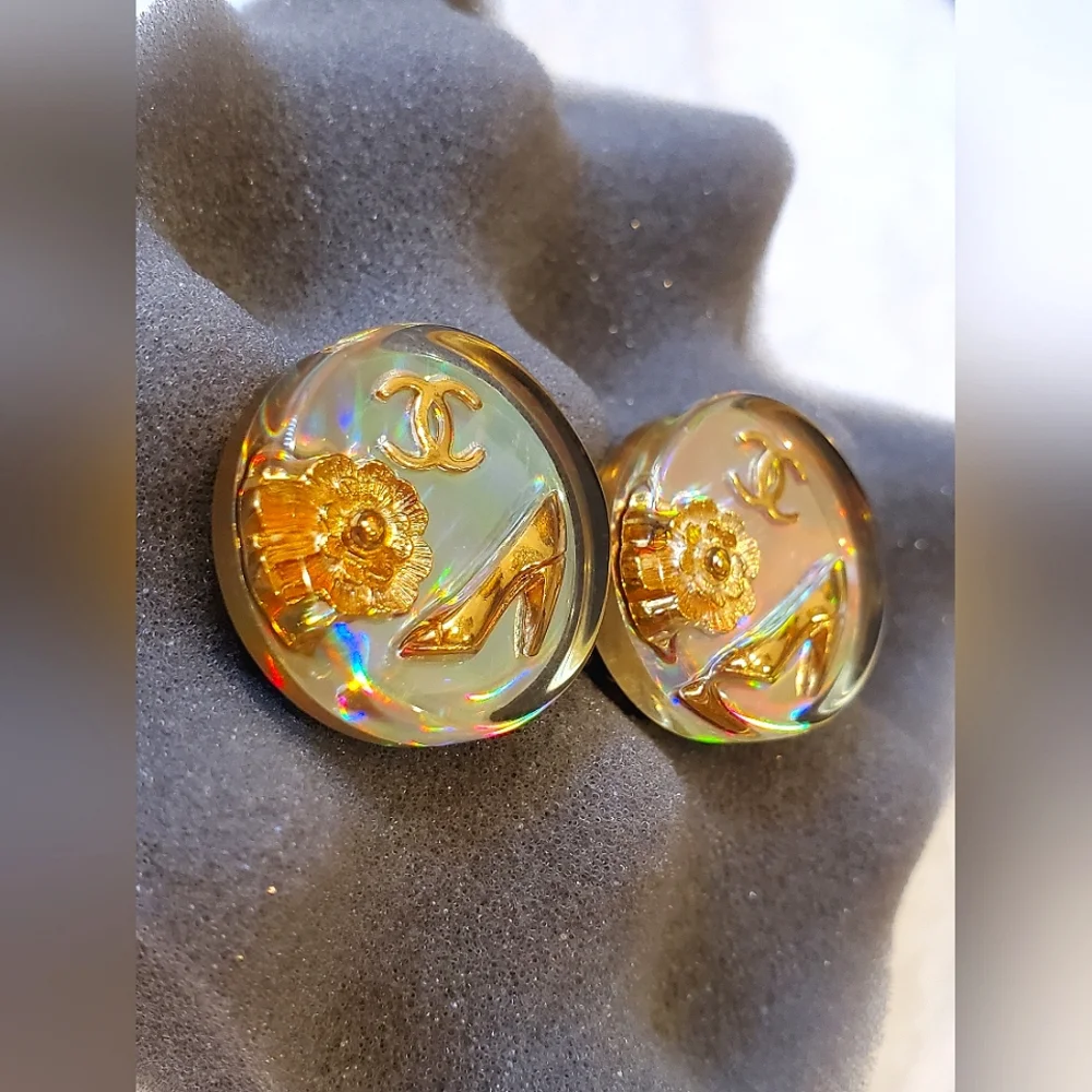 Chanel 1997 CC Gold Plated Resin Camellia Button Clip On Earrings - Picture 2 of 10